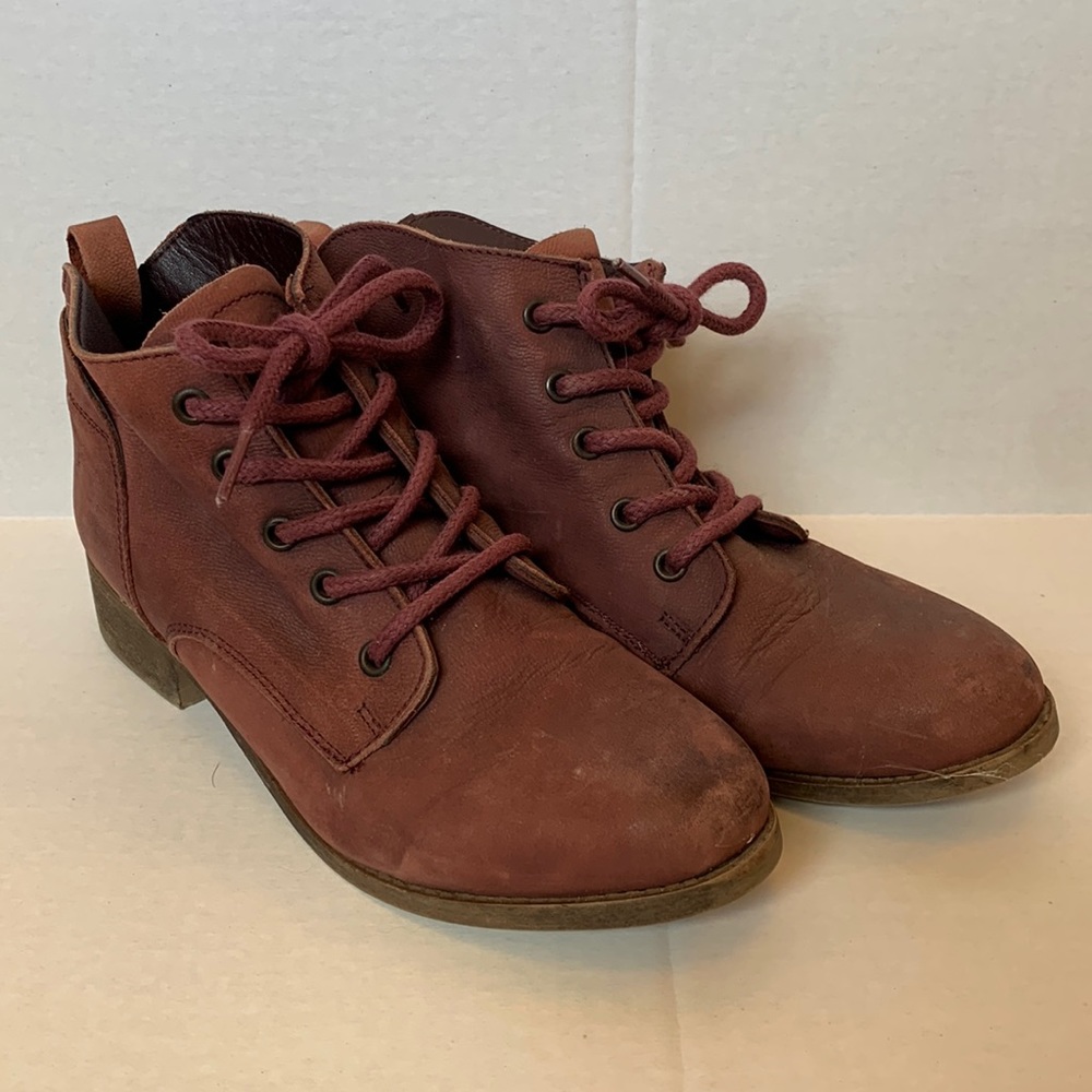 STEVE MADDEN Booties